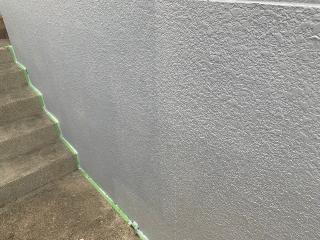塀塗装　上塗り　施工完了